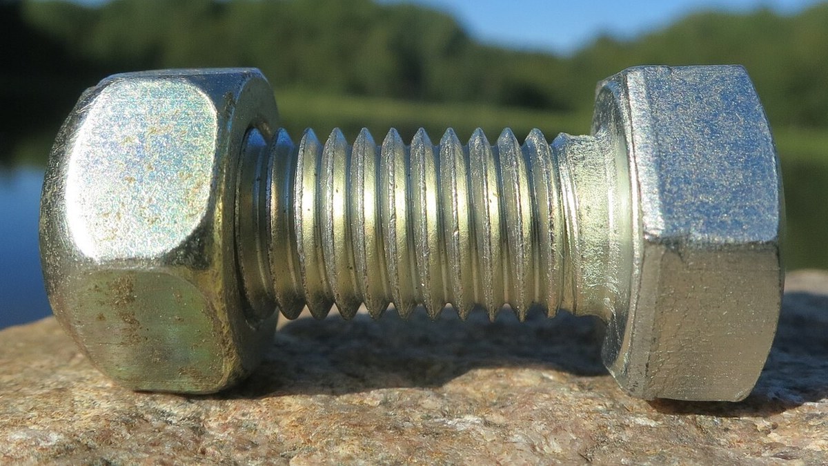 Rack vs Barrel Plating: How to Choose the Right Process